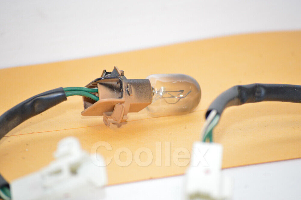 01-05 Lexus Is300 Rear Turn Signal Light Bulb w/Pig Tails 90981-15021 Oem
