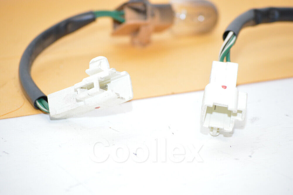 01-05 Lexus Is300 Rear Turn Signal Light Bulb w/Pig Tails 90981-15021 Oem