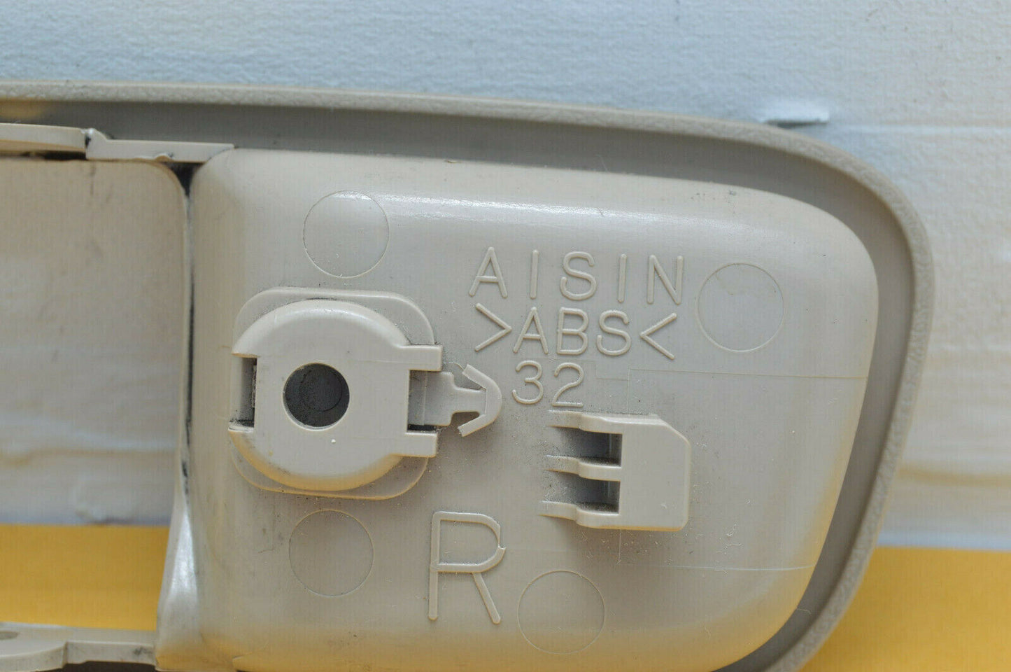 01-05 Lexus Is300 Rh Inside Handle Bezel Ivory 69277-22090-A1 Oem Used