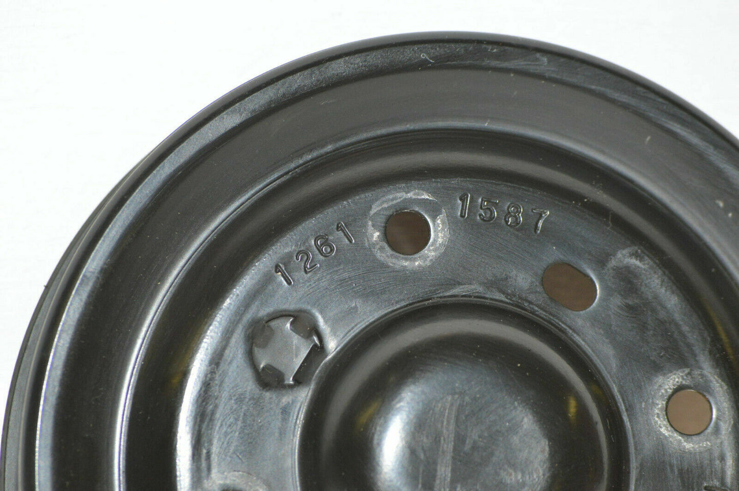 04-22 GM Water Pump Pulley 12611587 Oem Used