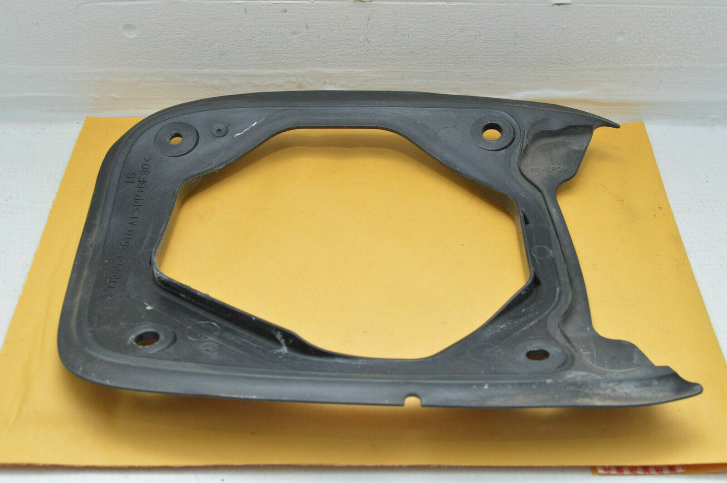 06-13 Lexus Is250 Is350 Fuel Filler Fuel Pocket 77290-53010 Oem Used