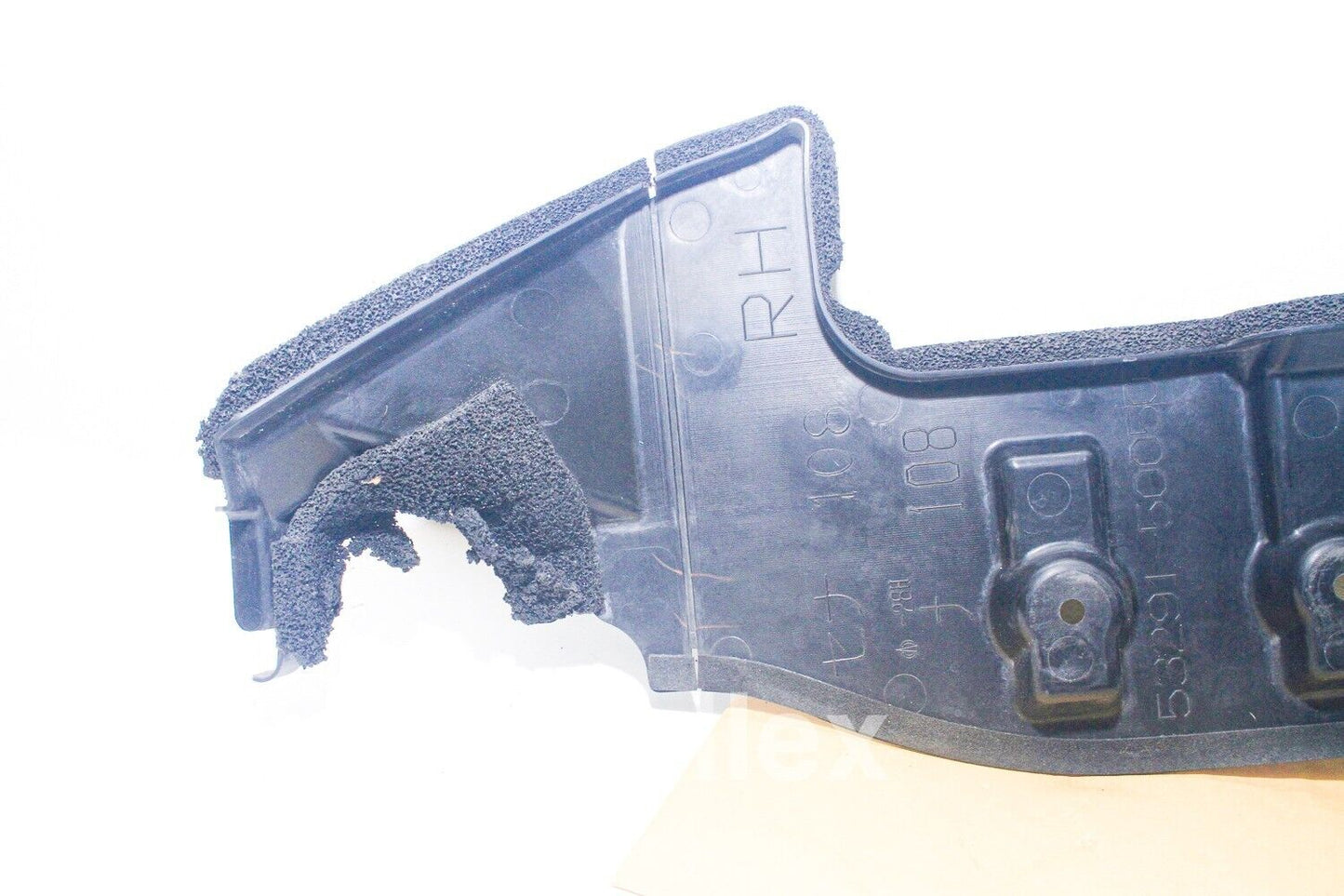 07-10 Lexus Ls460 Radiator Support To Frame Seal Rh 53291-50050 Oem Used