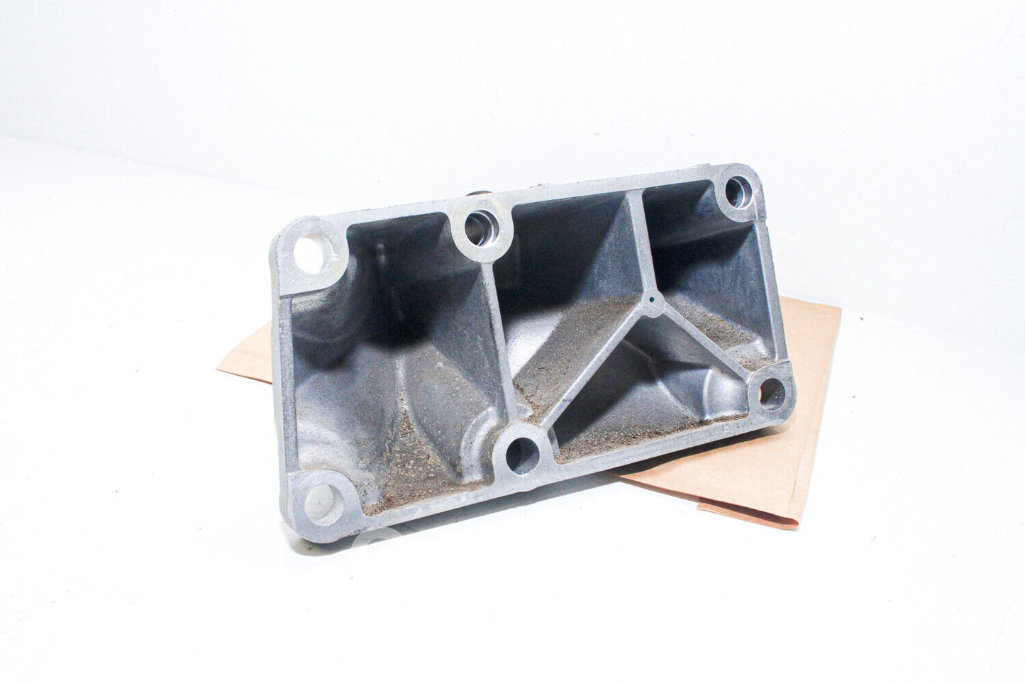 07-17 Lexus Ls460 Left Engine Mount Bracket 12302-38170 Oem Used