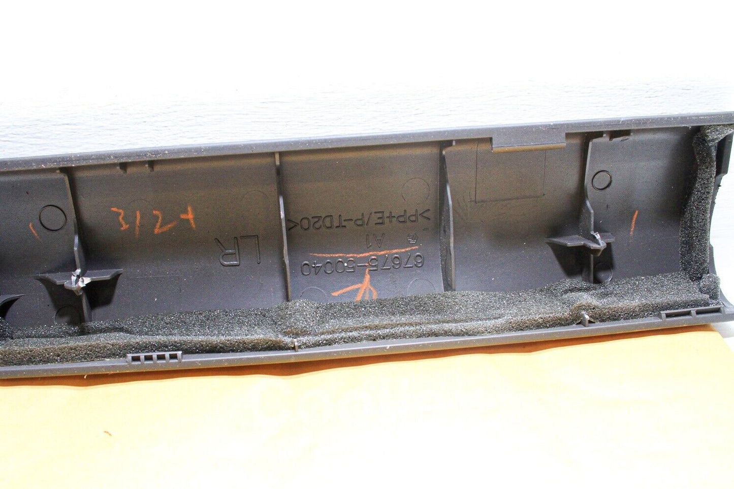 07-17 Lexus Ls460 Rear Right Door Frame Garnish 67675-50040-E0 Oem Used