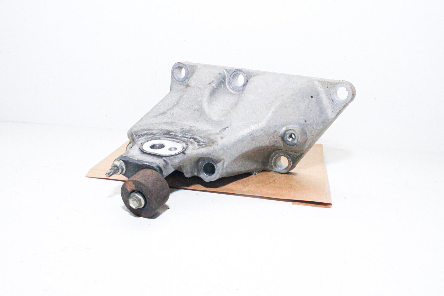 07-17 Lexus Ls460 Right Engine Mount Bracket 12301-38190 Oem