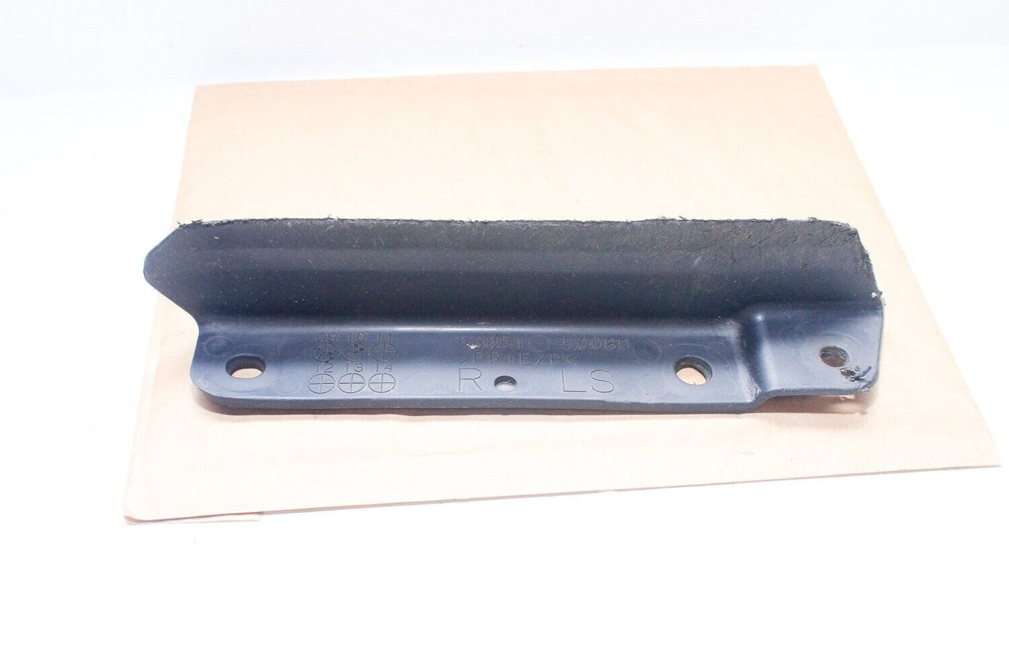 10-12 Lexus Ls460 Front Right Wheel Opening Pad 53851-50060 Oem Used