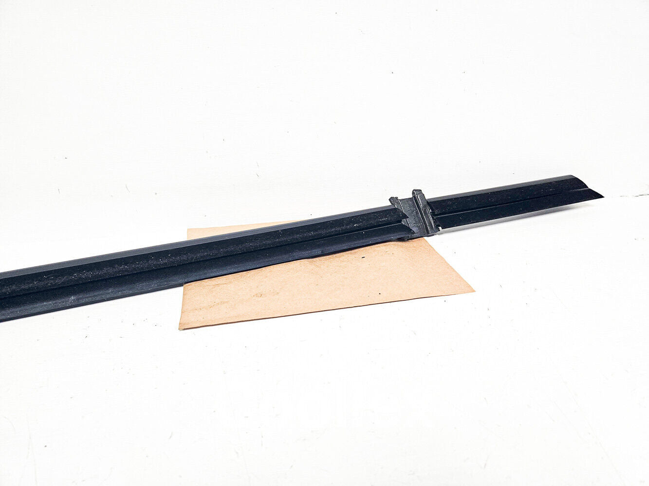 11-16 Bmw 550i F10 Inner Rear Right Window C Channel 51-35-7-182-290 Oem Used