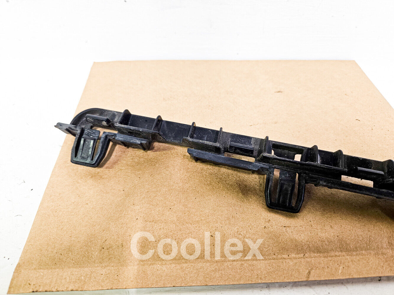 11-16 Bmw 550i F10 Right Lower Rocker Molding Support Bracket 51-77-7-184-776 Oem Used