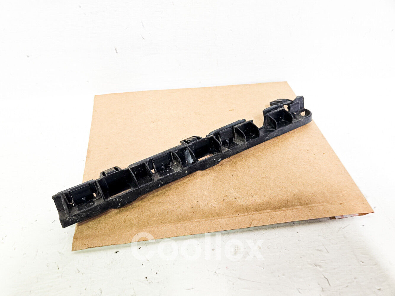 11-16 Bmw 550i F10 Right Lower Rocker Molding Support Bracket 51-77-7-184-776 Oem Used