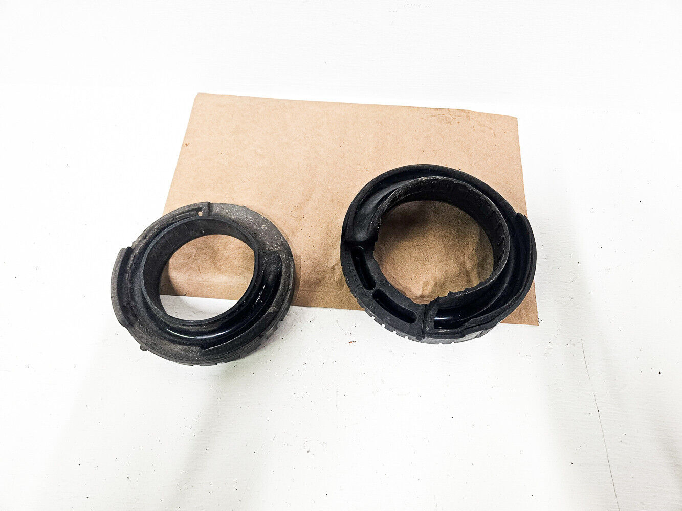 11-19 Bmw 550i F10 Awd Front Spring Coil Upper Lower Spring Pad 31-33-6-798-834 Oem Used