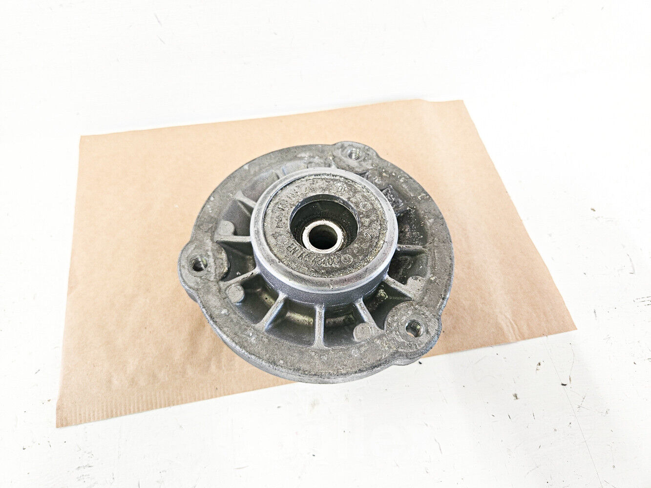 11-19 Bmw 550i F10 Awd Front Suspension Strut Mount 31-30-6-795-083 Oem