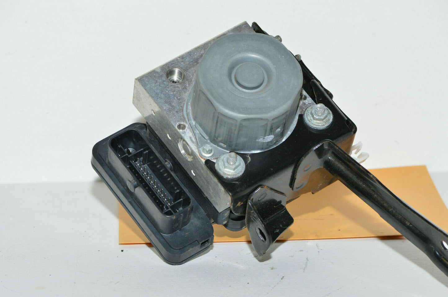 14-18 Subaru Forester ABS Pump Modulator Valve 27596SG080 Oem Used