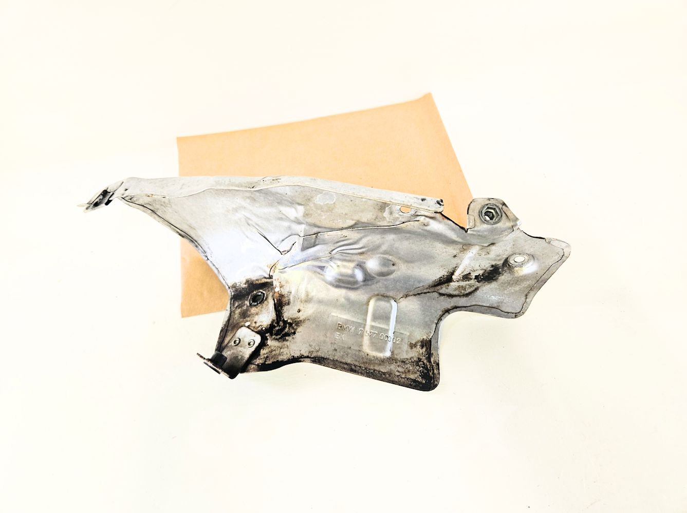 11-14 Bmw 550i F10 Rear Left Turbo Heat Shield 11-65-7-577-003 Oem Used