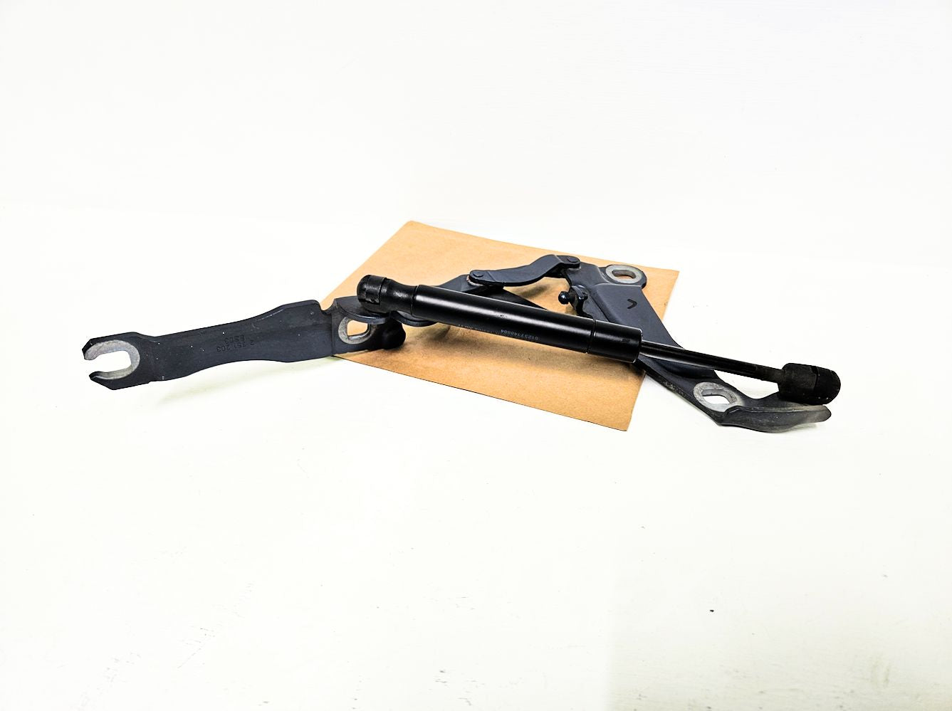 08-15 MINI Cooper Clubman Left Hood Hinge 41-00-7-211-639 Oem Used