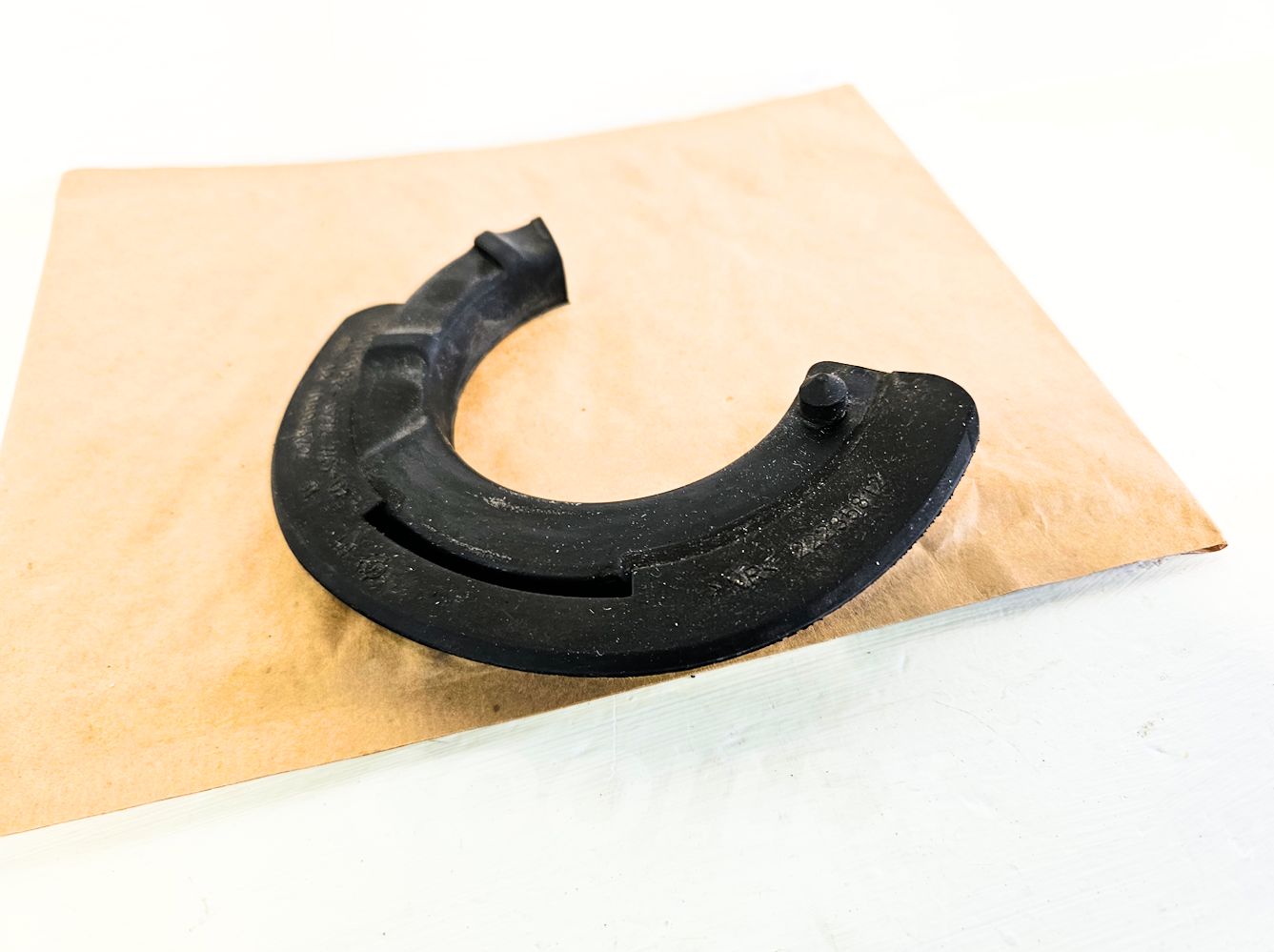 07-14 Mini Cooper Clubman Front Spring Lower Seat Insulator 31-30-6-772-745 Oem Used