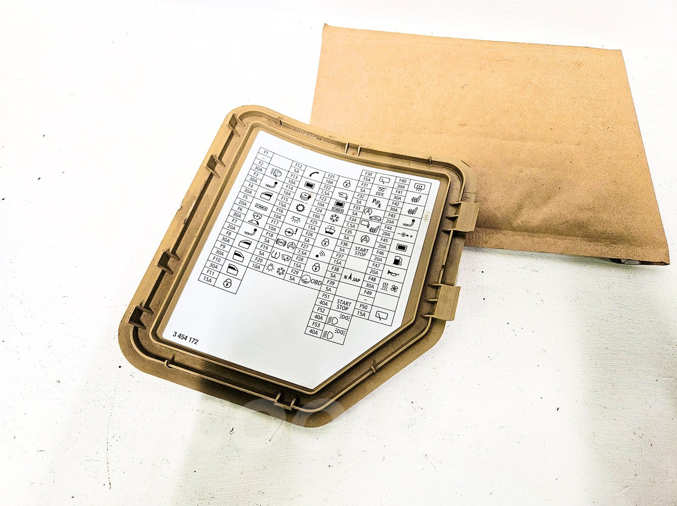 07-14 Mini Cooper Clubman Fuse Block Cover 61-35-3-454-172 Oem Used