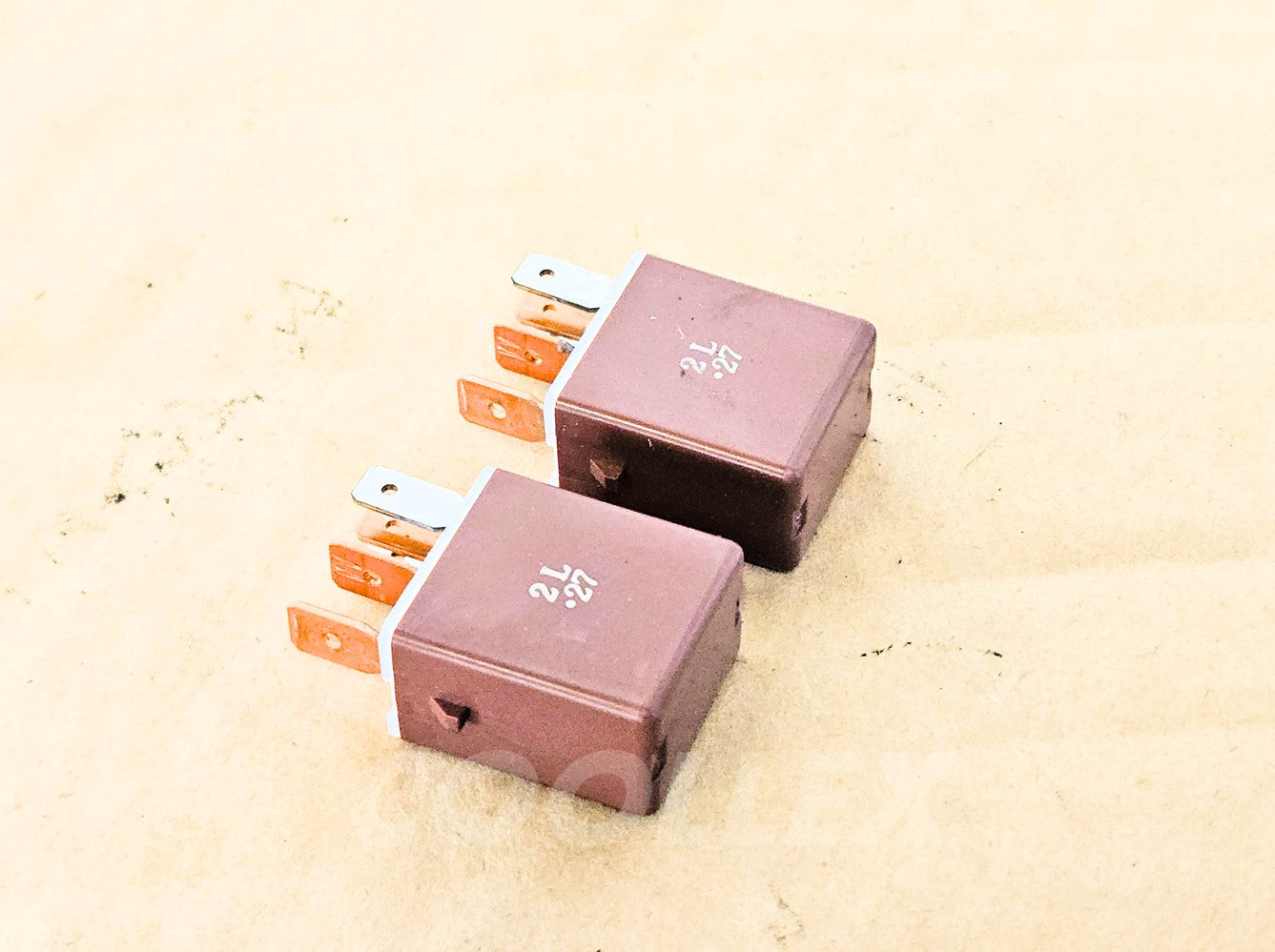 06-24 Lexus Is250 Fuel Pump Relay x2 90084-98032 Oem Used