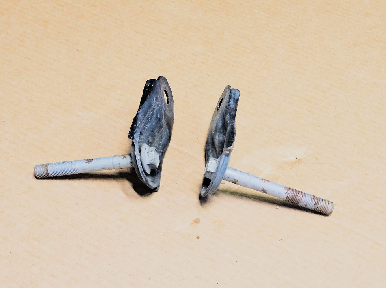 06-13 Lexus Is250 Steering Rack Mount Plates For 44200-53130 90105-14163 Oem Used