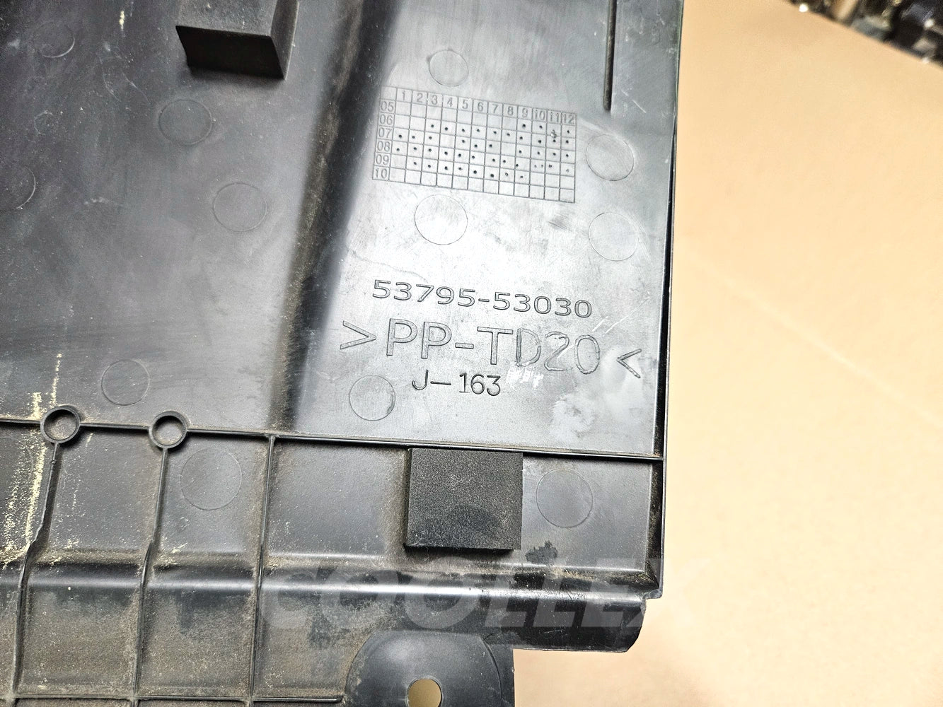 2006-13 Lexus Is250 Front Rh Passenger Side Engine Cover 53795-53030 Oem Used