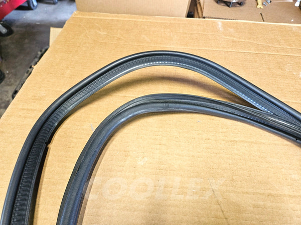 2006-13 Lexus Is250 Trunk WeatherStrip Seal 64461-53020 Oem Used