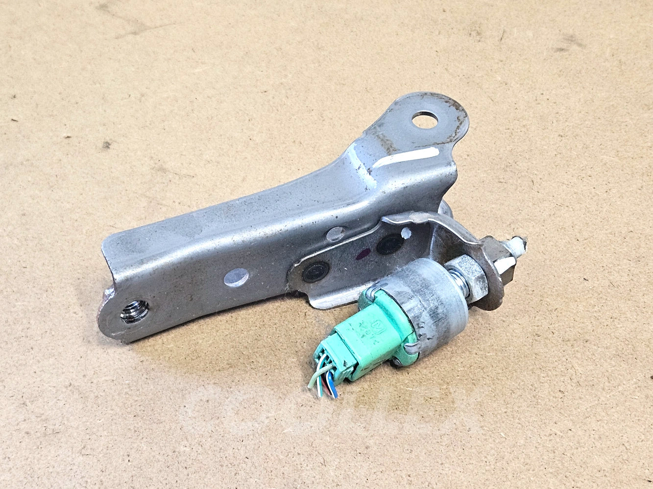 06-2013 Lexus Is250 Brake Stop Lamp Switch w/Bracket 84340-30110 Oem Used