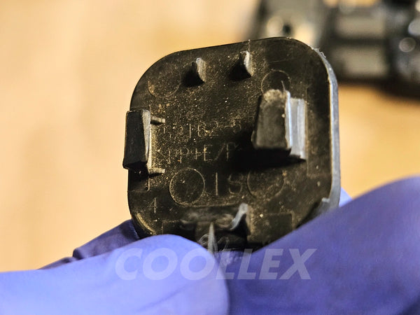 06-2024 Lexus Is250 Rear Bumper Bolt Cover Plate 52162-53904 Oem Used