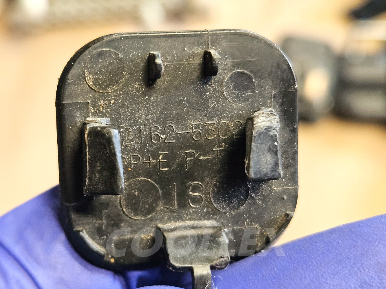 06-2024 Lexus Is250 Rear Bumper Bolt Cover Plate 52162-53904 Oem Used