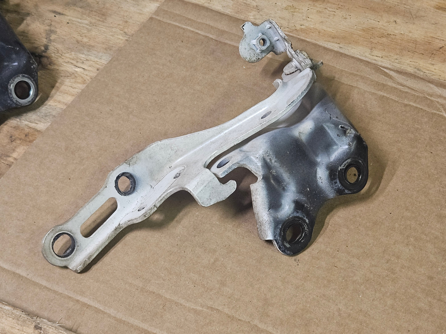 For Lexus IS250/IS350 2006-2013 Hood Hinge Passenger White 53410-53020 Oem Used