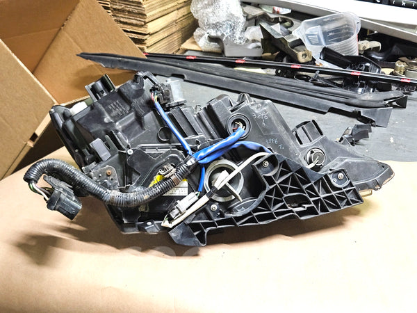 06-11 Lexus Is250 Lh Driver HID Headlight Complete 81070-53341 Oem Used