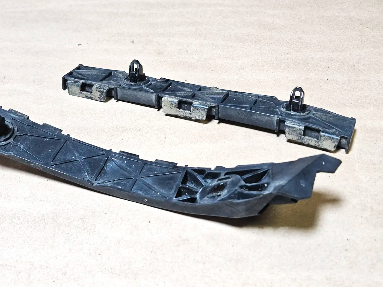 06-2013 Lexus Is250 Rear Rh Bumper Brackets 52562-53010, 52157-53040 Oem Used