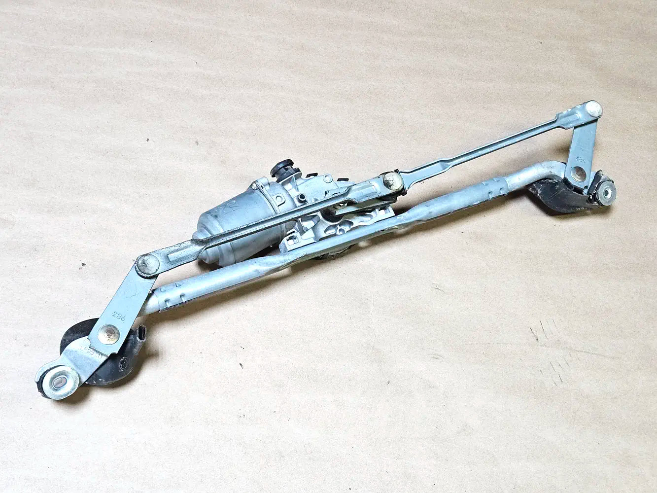 06-15 Lexus Is250 Windshield Wiper Linkage w/Motor 85150-53050 Oem Used