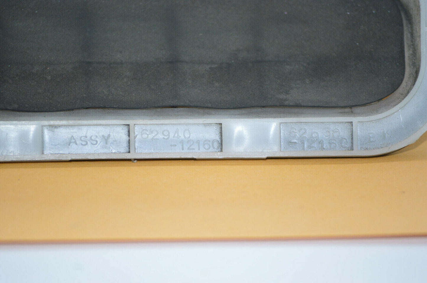 98-05 Lexus Gs300 Gs400 Right Quarter Vent Duct 62940-12160 Oem Used