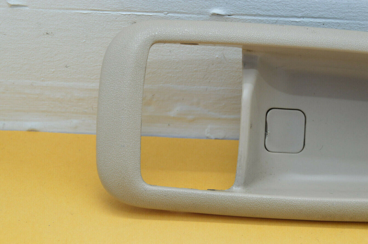 01-05 Lexus Is300 Rh Inside Handle Bezel Ivory 69277-22090-A1 Oem Used