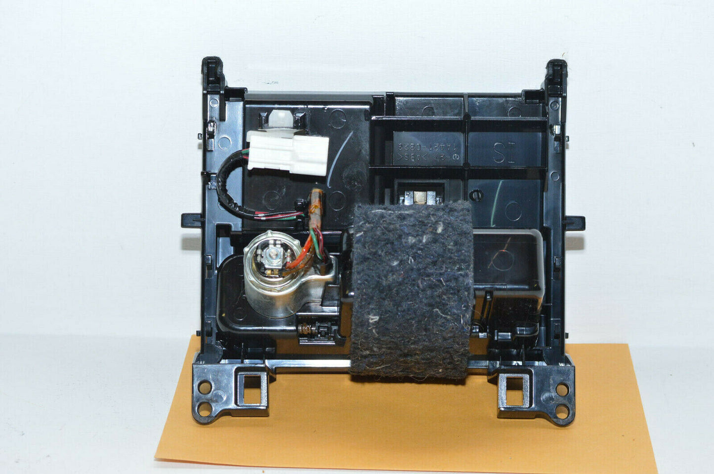 06-08 Lexus Is250 Front Ash Receptacle Assy 74110-53020-D1 Oem Used