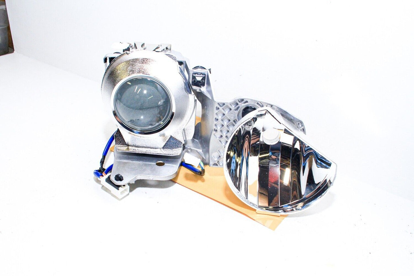 06-09 Lexus Is250 Is350 Right Headlight Bulb Lens HID For 81145-53543 Oem Used