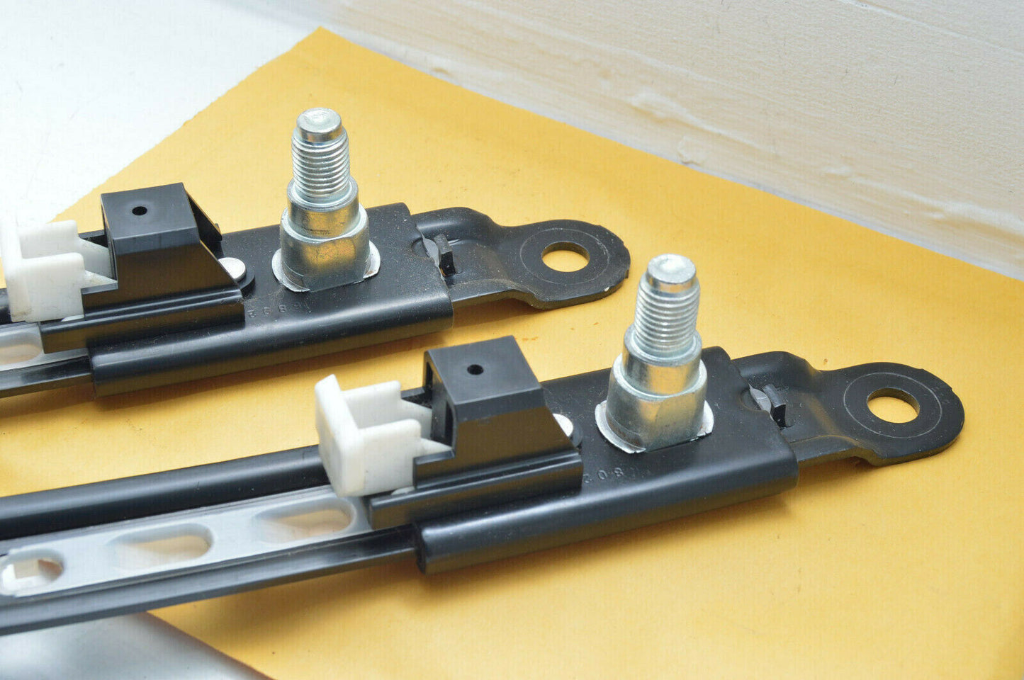 06-15 Lexus Is250 Belt Front Shoulder Adjuster x2 73200-53010 Oem Used