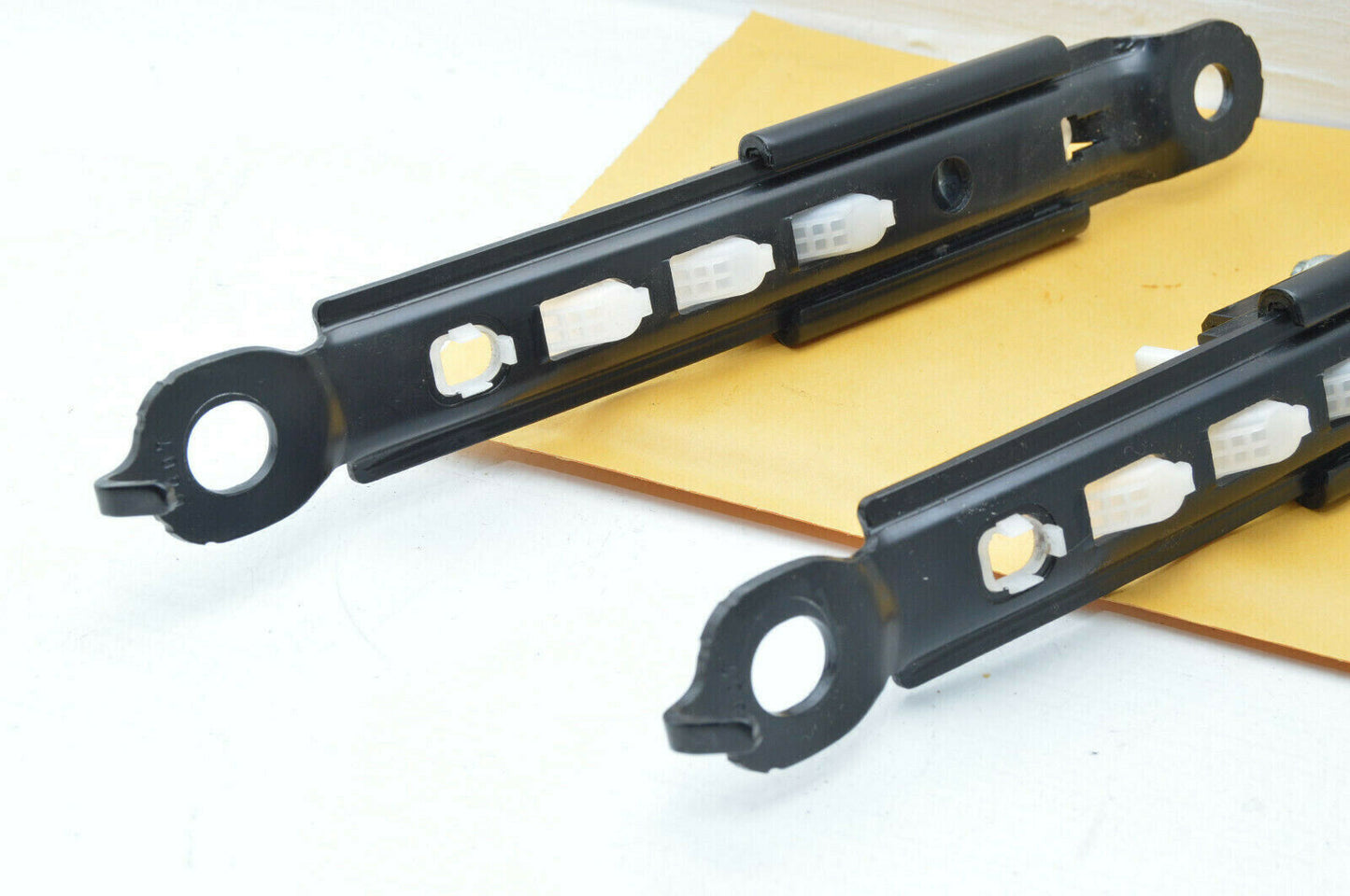 06-15 Lexus Is250 Belt Front Shoulder Adjuster x2 73200-53010 Oem Used