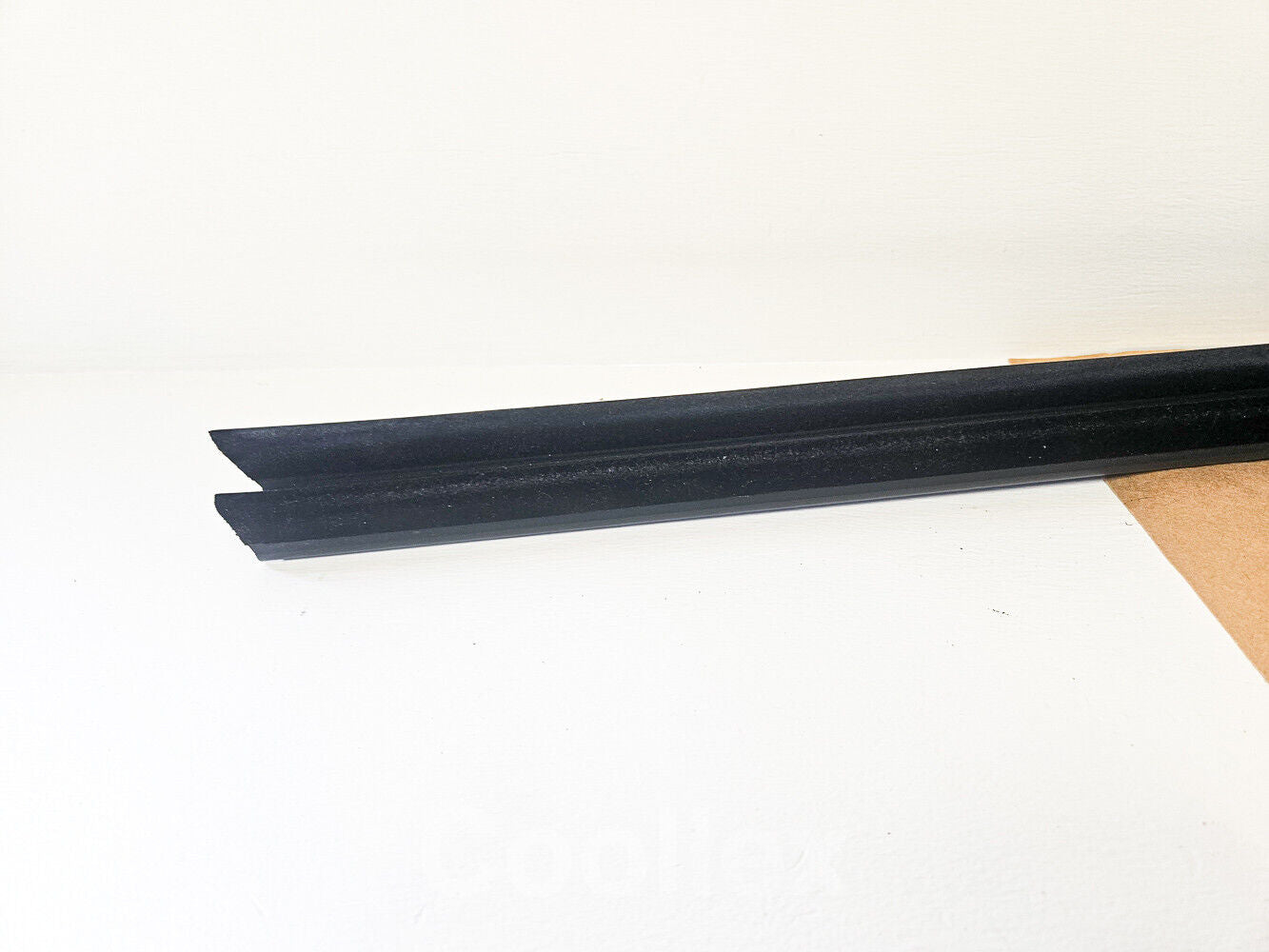 11-16 Bmw 550i F10 Inner Rear Left Window C Channel 51-35-7-182-289 Oem