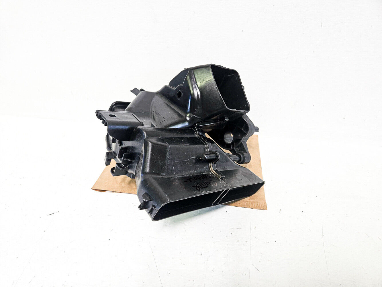 11-16 Bmw 550i F10 Right Lower Console Air Vent and Actuator 64-11-9-319-037 Oem