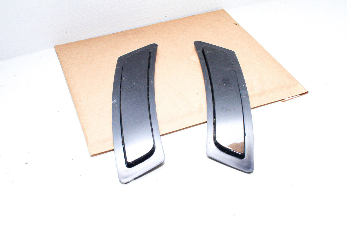 11-19 Bmw 550i F10 M Trim Front Bumper Side Refelectors Black 63-14-7-842-960 Oem Used