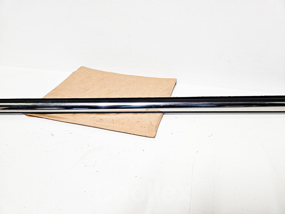 07-13 Mini Cooper Clubman Right Passenger Door Window Molding 51-33-7-146-092 Oem Used
