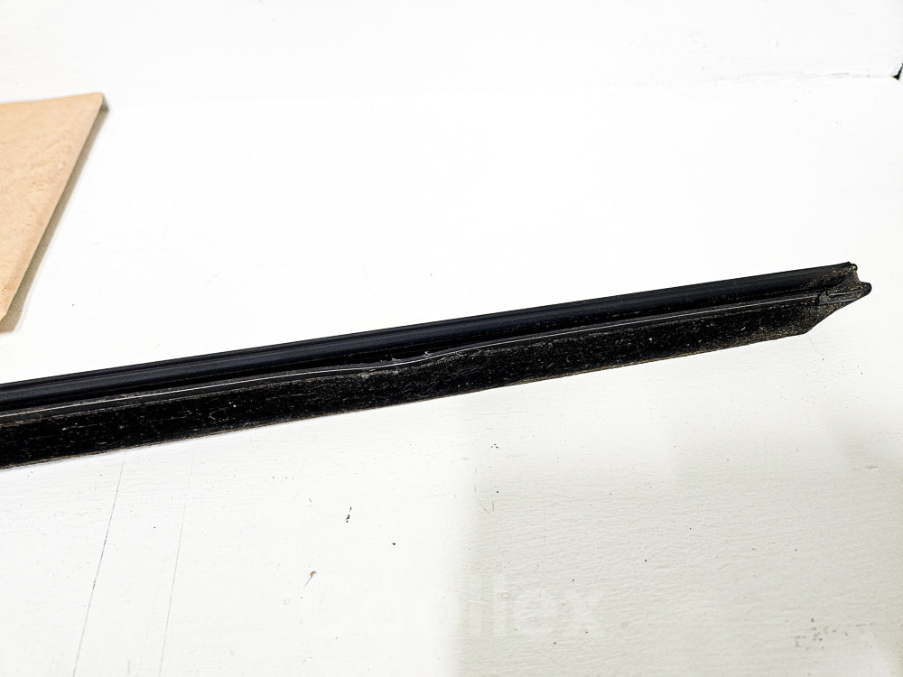 07-13 Mini Cooper Clubman Right Passenger Door Window Molding 51-33-7-146-092 Oem Used