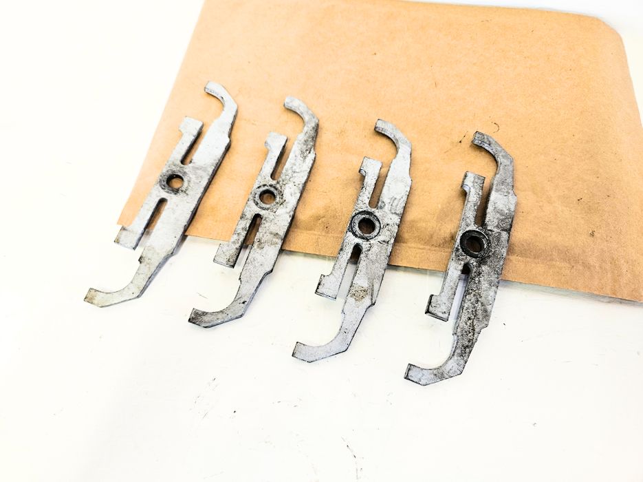 11-19 Bmw 550i F10 Injector Brackets x4 13-64-7-598-000 Oem Used