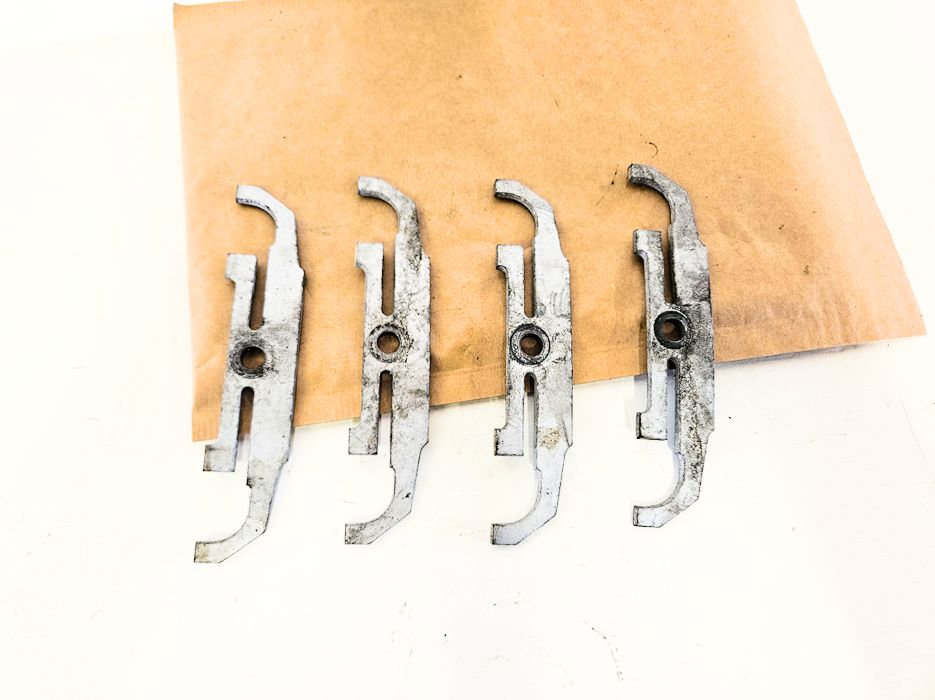 11-19 Bmw 550i F10 Injector Brackets x4 13-64-7-598-000 Oem Used