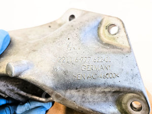 11-19 Bmw 550i F10 Right Engine Mount Bracket 22-11-6-777-622 Oem Used