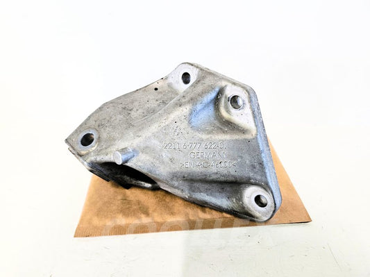 11-19 Bmw 550i F10 Right Engine Mount Bracket 22-11-6-777-622 Oem Used