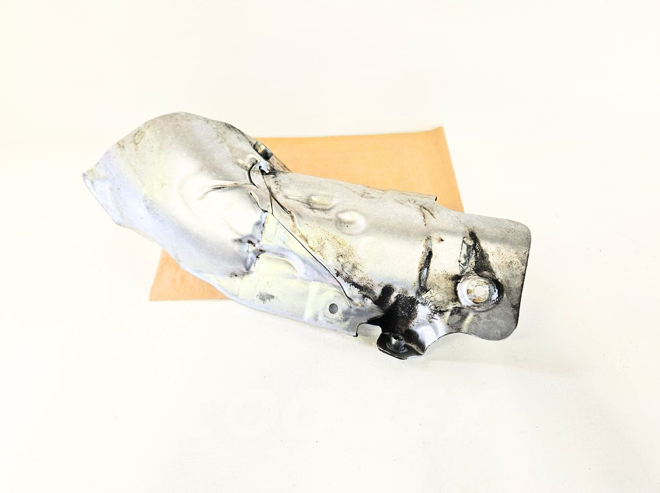 11-14 Bmw 550i F10 Rear Left Turbo Heat Shield 11-65-7-577-003 Oem Used
