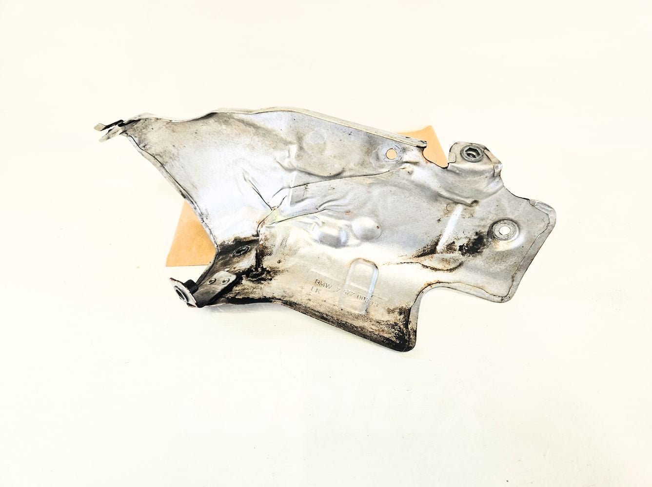 11-14 Bmw 550i F10 Rear Left Turbo Heat Shield 11-65-7-577-003 Oem Used