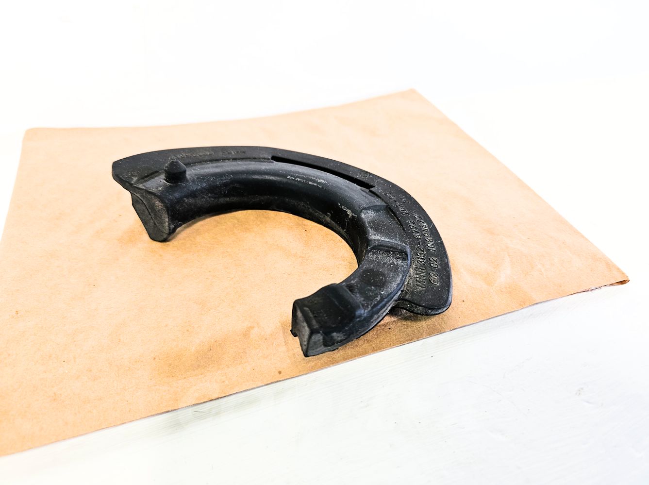 07-14 Mini Cooper Clubman Front Spring Lower Seat Insulator 31-30-6-772-745 Oem Used