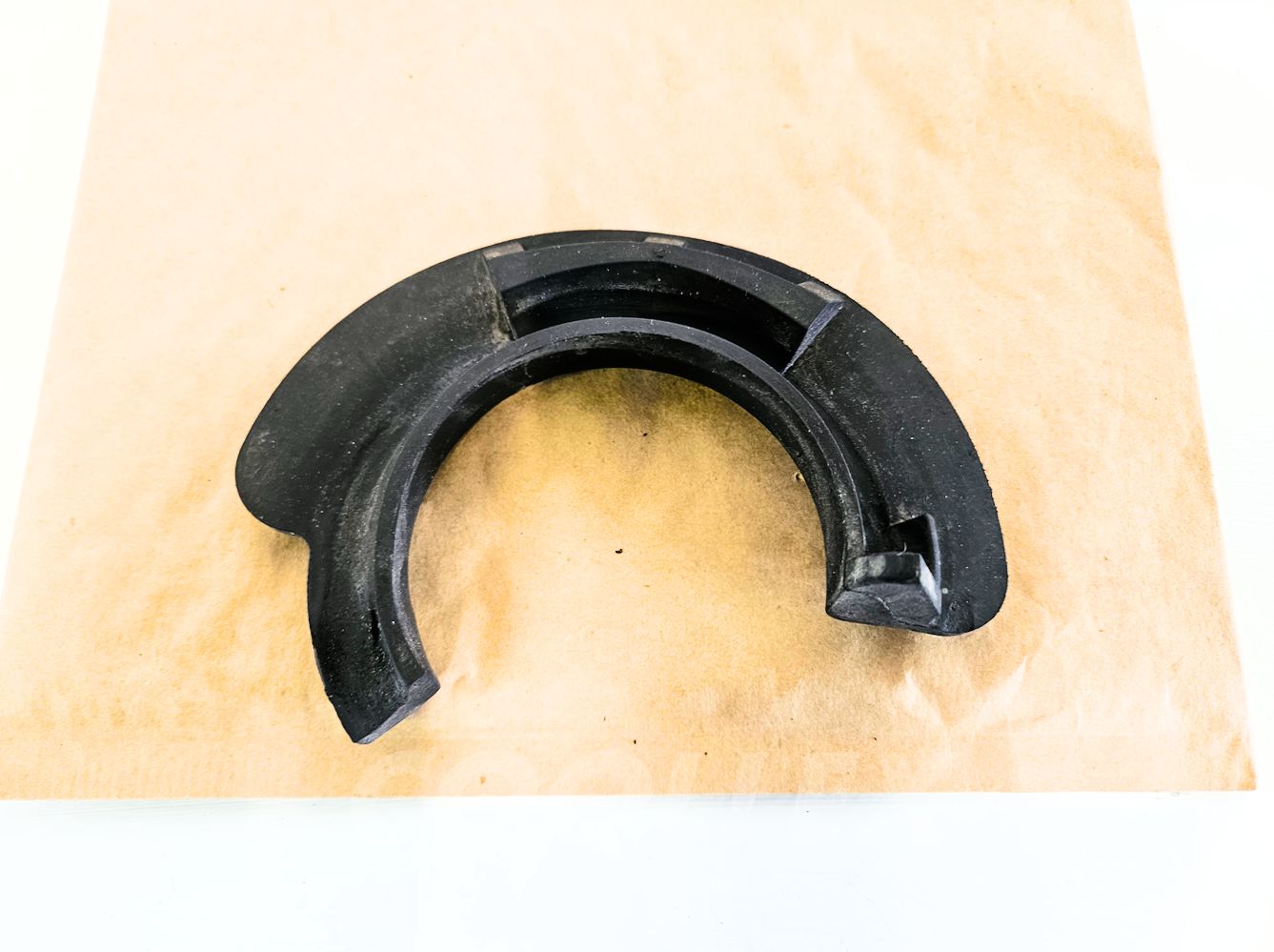 07-14 Mini Cooper Clubman Front Spring Lower Seat Insulator 31-30-6-772-745 Oem Used